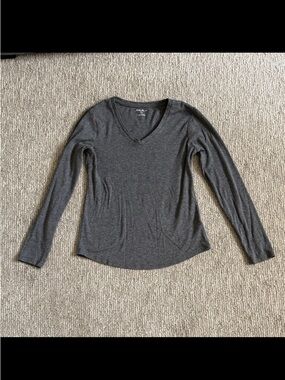 Eddie Bauer Charcoal Gray Long Sleeve V-Neck Tee Minimal Layer Basic Size S